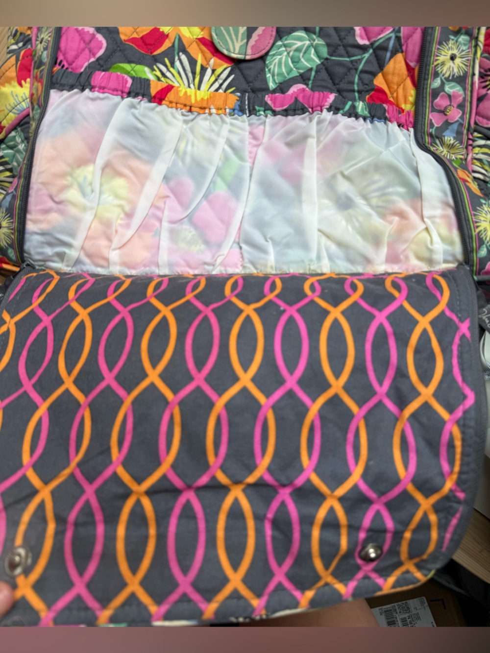 Vera Bradley baby bag in jazzy blooms retired print. Large Shoulder tote bag - Picture 11 of 12